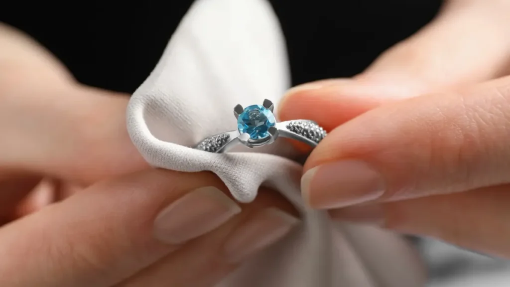 راه تشخیص نقره از طلا سفید در خانه چیست؟