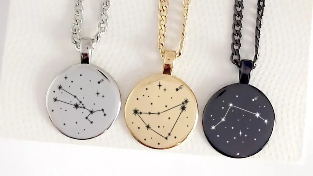 گردنبند ماه تولد چیست؟