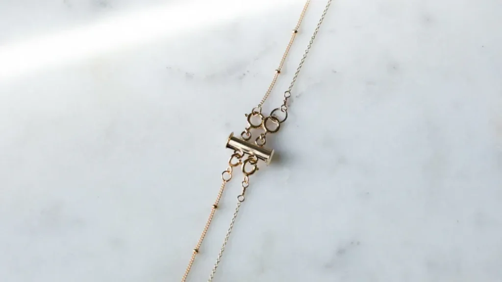 معایب انداختن چند گردنبند با هم