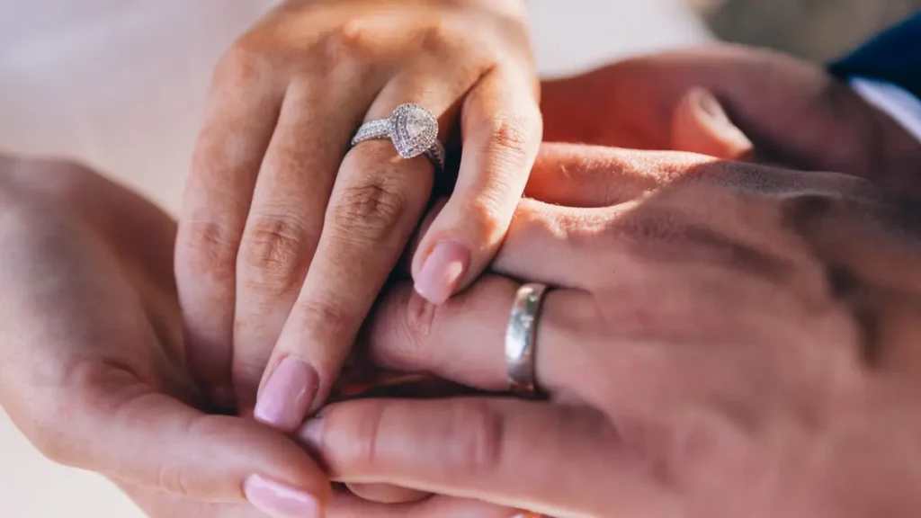 تعبیر خواب انگشتر هدیه گرفتن