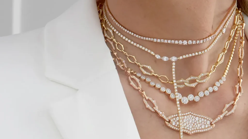 اصول انداختن چند گردنبند با هم 